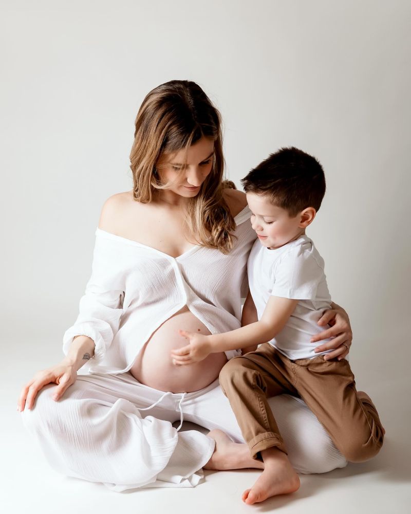Photo grossesse tendresse avec enfant - Photographe Haute-Savoie Haute-Savoie