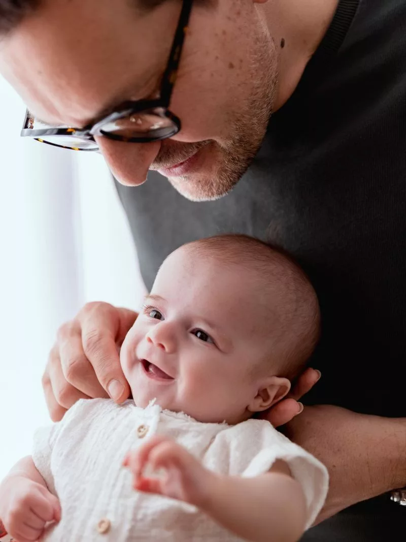 Dad and his smiling baby, a family session to give